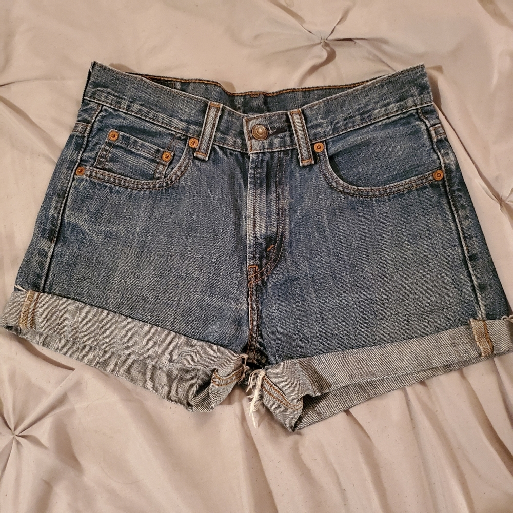 Levi's mid-rise shorts size 27